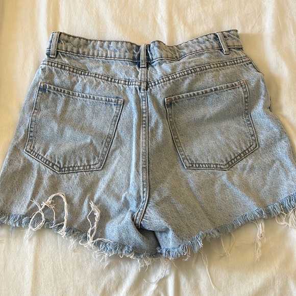 Zara light wash jean shorts - Picture 2 of 3